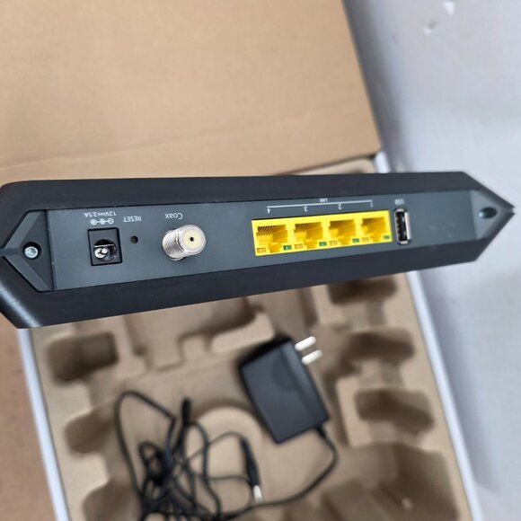 NETGEAR Nighthawk AC1900 WiFi DOCSIS 3.0 Cable Modem Router (C7000) - Picture 6 of 7